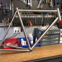 Double butted titanium cyclocross frame. Features internal (IS) headutbe, flat-mount brakes, internal brake routing and Syntace dropouts.